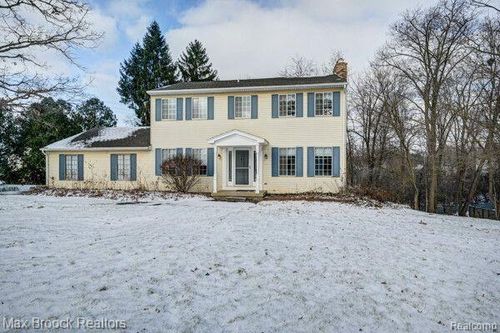 2490 N Lake Angelus Rd W, Lake Angelus, MI, 48326-1018 | Card Image