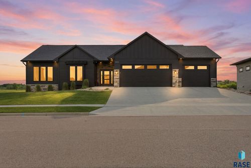 5443 W Colonial Ct, Sioux Falls, SD, 57107-0476 | Card Image
