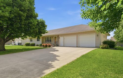 18 Mill Ave, Minnesota Lake, MN, 56068-3139 | Card Image