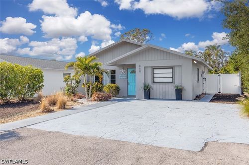668 94th Ave N, Naples, FL, 34108-2447 | Card Image