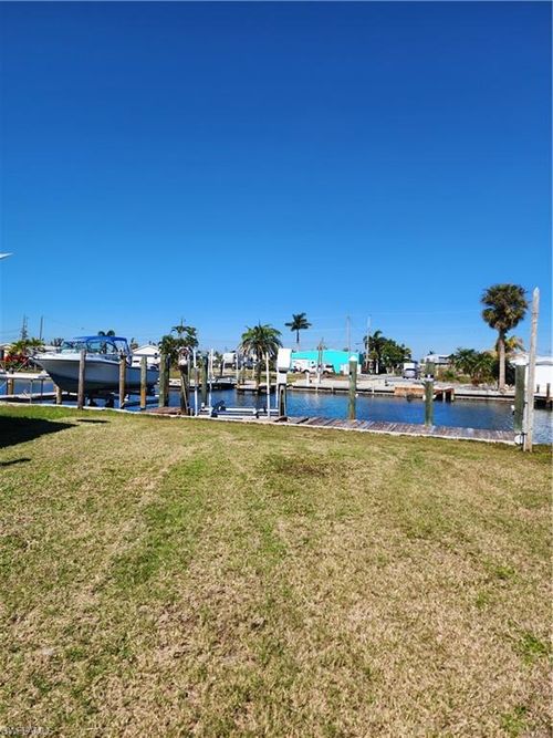 3868 Coconut Dr, St. James City, FL, 33956-2241 | Card Image