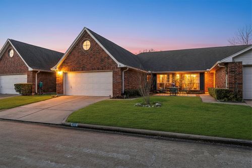 822 W Country Meadows Ln, Pearland, TX, 77584-2083 | Card Image