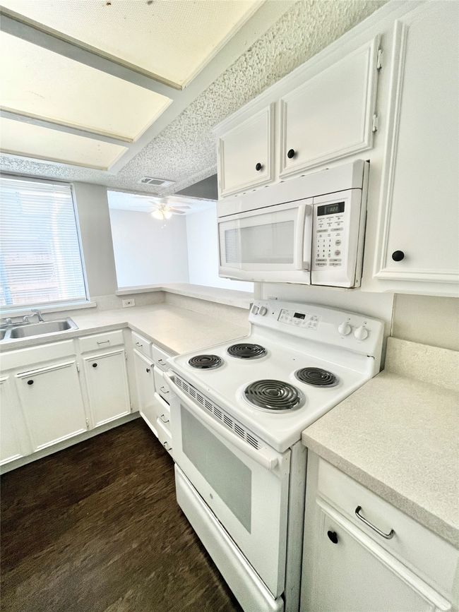 2641 Isbella Dr, Home with 3 bedrooms, 2 bathrooms and null parking in Grand Prairie TX | Image 6