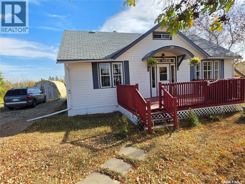 210 2nd St S, Cabri, SK, S0N0J0 | Card Image