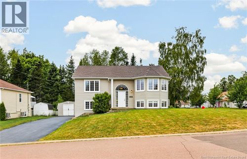 11 Marin St, Home with 4 bedrooms, 2 bathrooms and null parking in Dieppe NB | Card Image