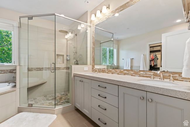 Primary Bathroom | Image 19