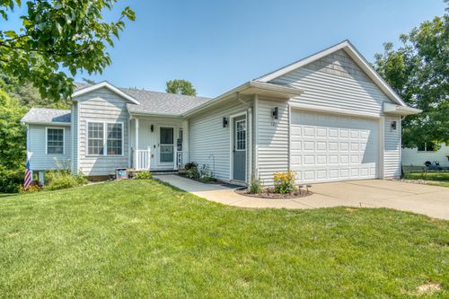 121 W Calgary Dr, Hastings, MI, 49058-3022 | Card Image