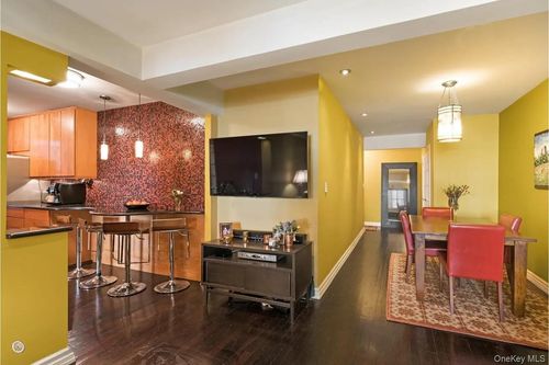 3j-54 East 8th Street E 8th St, New York, NY, 10003-6511 | Card Image