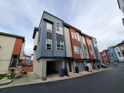 1670 160 St, Surrey, BC, V4A0C6 | Card Image