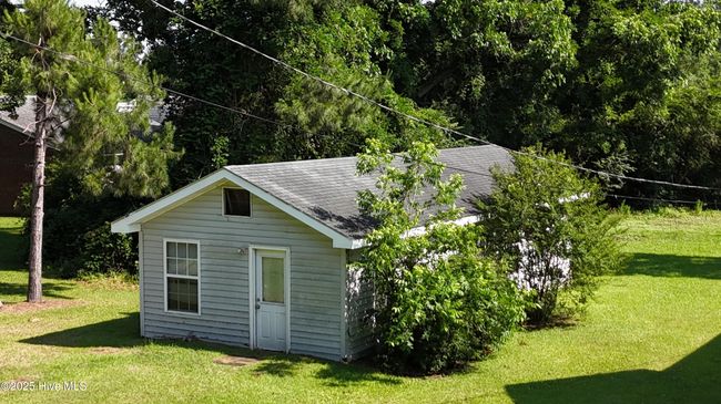 305 E Oak St, House other with 3 bedrooms, 2 bathrooms and null parking in Lake Waccamaw NC | Image 5