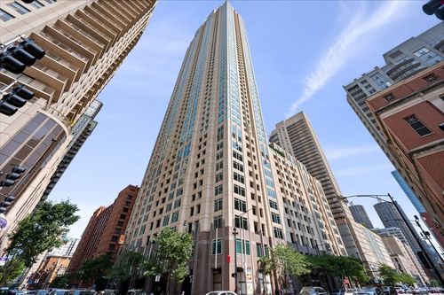 38f-33 W Ontario St, Chicago, IL, 60654-7771 | Card Image