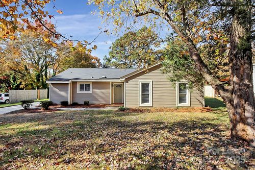 5823 Falstaff Dr, Charlotte, NC, 28227-2506 | Card Image