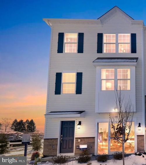 8347 Alexander Ct, BREINIGSVILLE, PA, 18031-8756 | Card Image