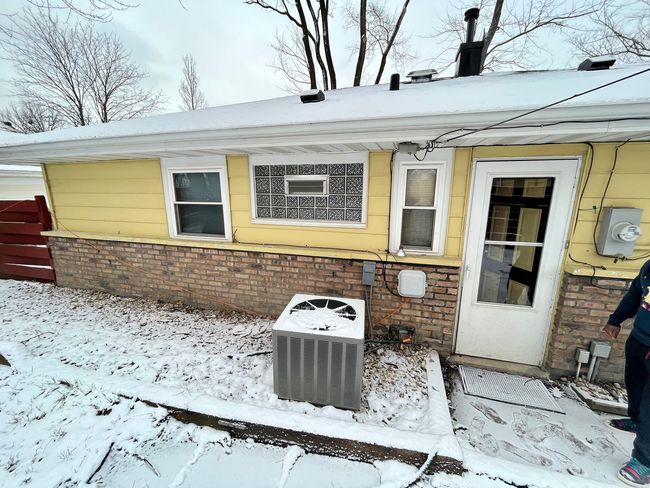 363 Blackhawk Dr, Home with 2 bedrooms, 1 bathrooms and null parking in Park Forest IL | Image 9