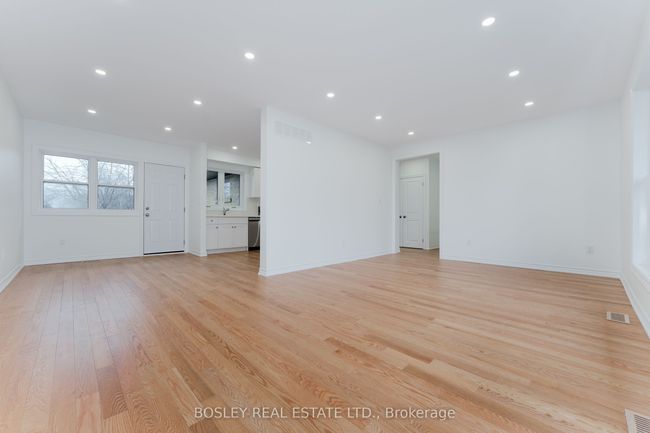 47 Tinder Cres, House other with 4 bedrooms, 2 bathrooms and 4 parking in North York ON | Image 16