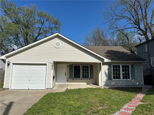 3805 Garfield Ave, Kansas City, MO, 64109-2841 | Card Image