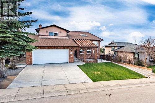 76 Beaconsfield Way Nw, Calgary, AB, T3K1X1 | Card Image