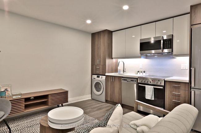 106 - 699 Eglinton Ave W, Home with 2 bedrooms, 1 bathrooms and 1 parking in Toronto ON | Image 4