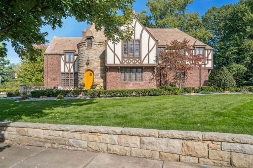 1247 Washington Rd, Mt Lebanon, PA, 15228-1813 | Card Image