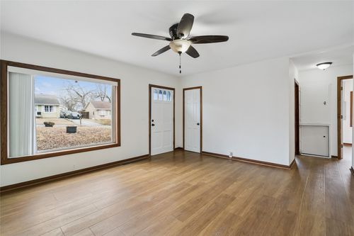 413 E Wall Ave, Des Moines, IA, 50315-5261 | Card Image