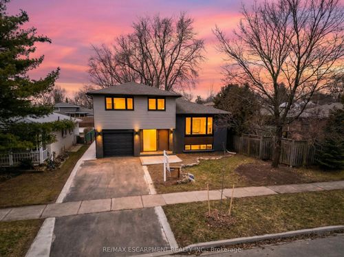 5375 Riverside Dr, Burlington, ON, L7L3X9 | Card Image