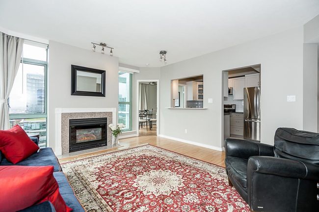 1102 - 140 E 14 Th Street, Condo with 1 bedrooms, 1 bathrooms and 1 parking in North Vancouver BC | Image 4