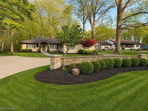 6325 Crossview Rd, Seven Hills, OH, 44131-3117 | Card Image