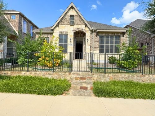 302 Julia Ln, Euless, TX, 76040-4698 | Card Image