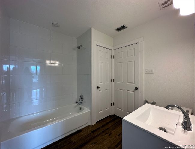 124 Herweck Dr, House other with 4 bedrooms, 3 bathrooms and null parking in Castle Hills TX | Image 32