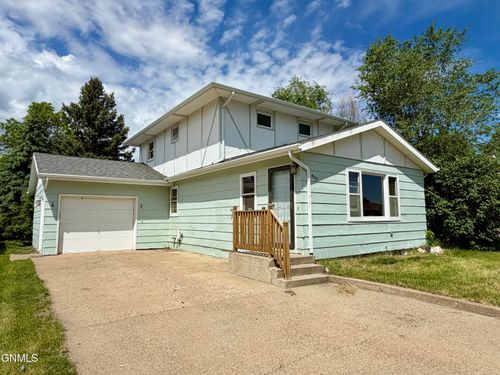 409 6th Ave Ne, Hazen, ND, 58545-4626 | Card Image