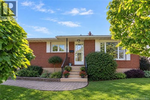 62 Ayer Ave, Moncton, NB, E1C8G8 | Card Image