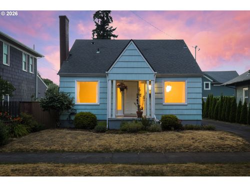 1033 Ne Ainsworth St, Portland, OR, 97211 | Card Image