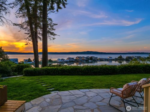 10058 Ne Lafayette Ave, Bainbridge Island, WA, 98110-1152 | Card Image