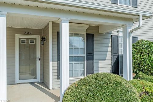 302 Geoffrey Way, Kernersville, NC, 27284-3393 | Card Image