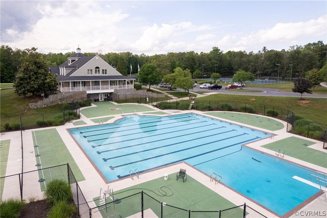 View of swimming pool | Image 14