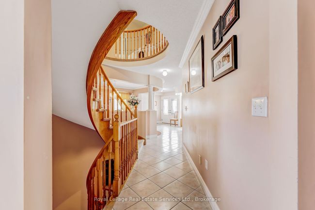 164 Dixon Dr, House other with 4 bedrooms, 3 bathrooms and 2 parking in Milton ON | Image 6