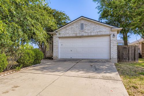 101 Bandara Woods Blvd, Elgin, TX, 78621-5818 | Card Image