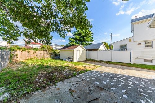 129 Cochran Pl, Valley Stream, NY, 11581-1845 | Card Image