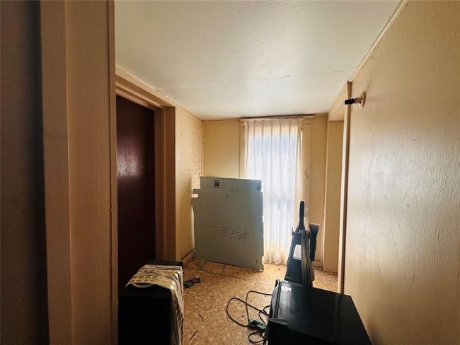 1002 Hopkins St, House other with 5 bedrooms, 3 bathrooms and null parking in Yoakum TX | Image 13