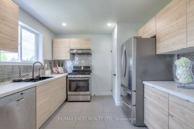 663 Lakeview Ave, House other with 5 bedrooms, 2 bathrooms and 3 parking in Oshawa ON | Image 9