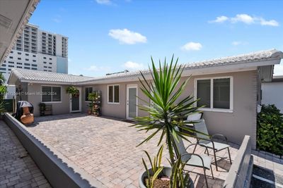 330 Grant St, Home with 0 bedrooms, 0 bathrooms and 4 parking in Hollywood FL | Image 2