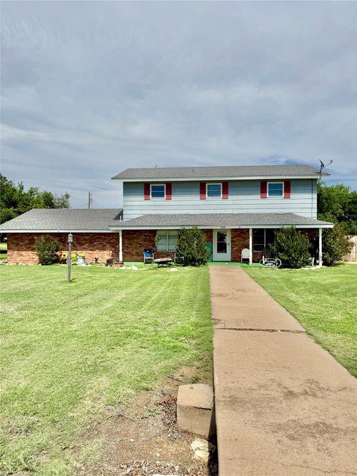705 Loop Rd, Quanah, TX, 79252-4470 | Card Image