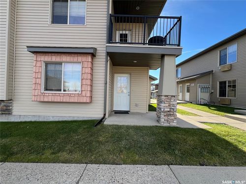 304-700 Battleford Trail, Swift Current, SK, S9H4V9 | Card Image