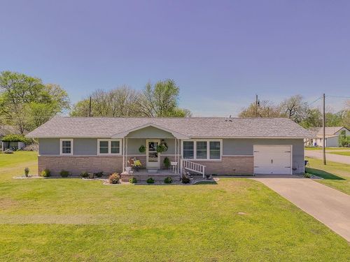 2009 Washington Ave, Baxter Springs, KS, 66713-2123 | Card Image