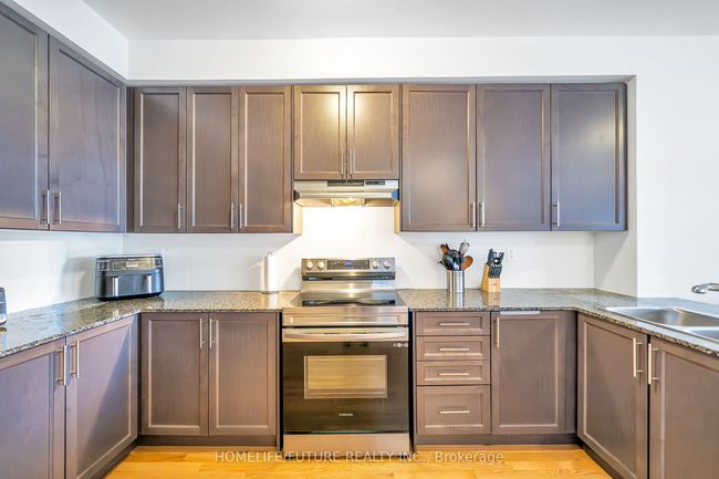 7 Coppini Lane, House attached with 3 bedrooms, 3 bathrooms and 1 parking in Ajax ON | Image 7