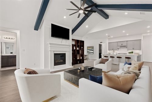 317 Independence Dr, Kyle, TX, 78640-2959 | Card Image