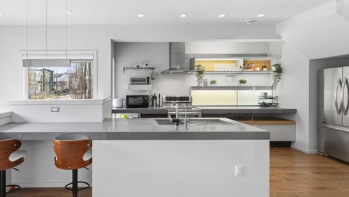 158 23 Ave Nw, Calgary, AB, T2M4Y8 | Card Image