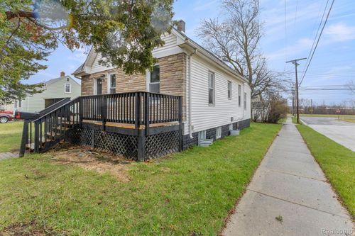 261 Detroit St, Trenton, MI, 48183-1210 | Card Image