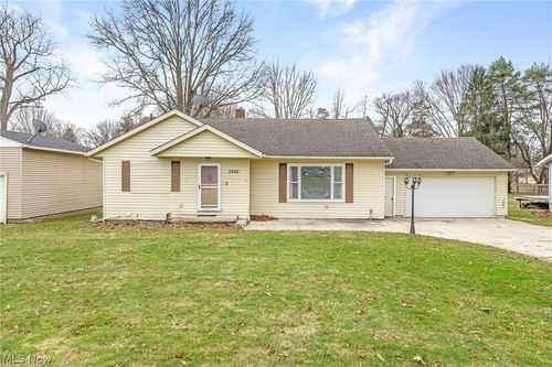 3290 Sweitzer St Nw, Uniontown, OH, 44685-9365 | Card Image