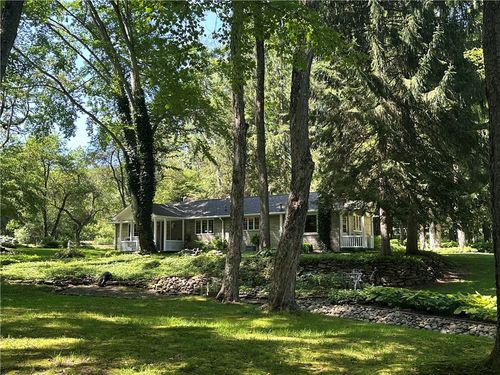 427 Langmaid Ln, Bradford, PA, 16701-3940 | Card Image